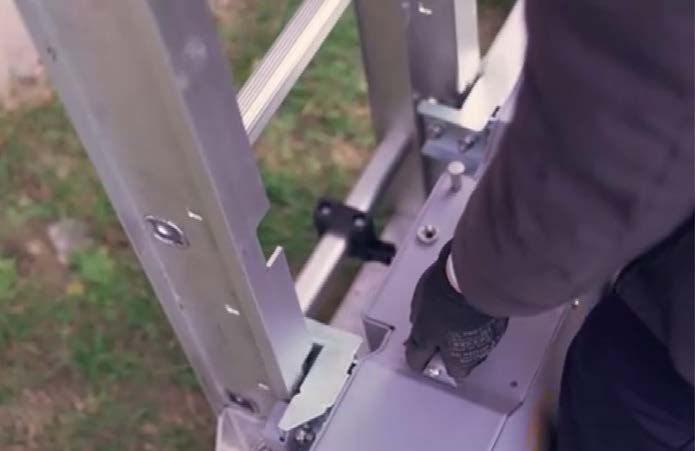 Battery Ladder Hoist 10m with Solar Panel Carrier