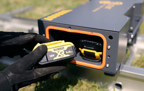 Battery Ladder Hoist 10m with Solar Panel Carrier